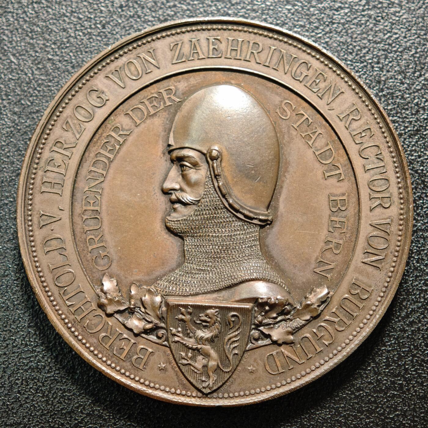 【德藏】世界币章拍卖第160期 1891年 瑞士伯尔尼建城700周年纪念大铜章 正面是骑士头盔像和伯尔尼城市盾徽 背面是伯尔尼城市纹章和重要的历史发展年代 设计极其精美 直径约：50mm；重约：57.2g