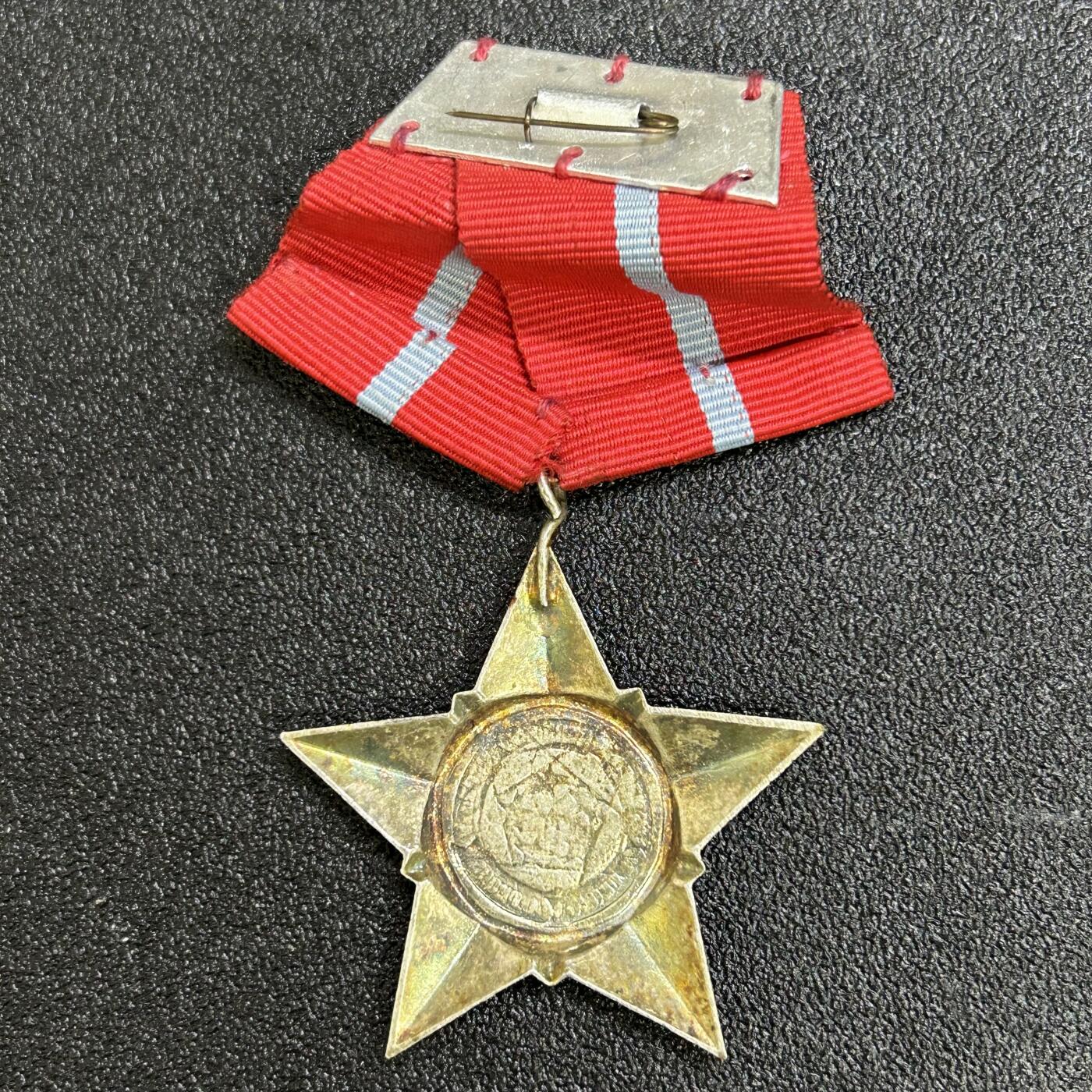 西秦中古拍卖第七十二期 越南三级解放战士勋章 早期铜制版