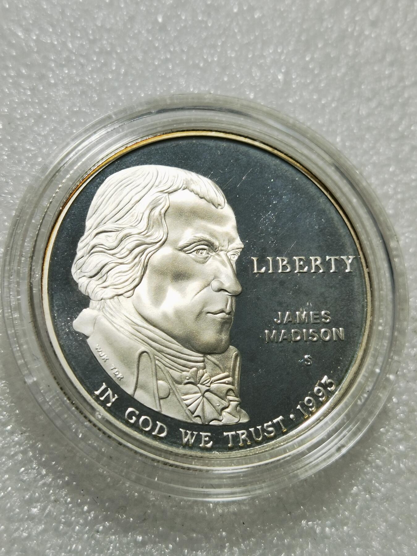 天下钱庄专场欢迎参拍 美国1993年1元精制纪念银币知名人物詹姆士麦德逊的人权法案 好品相 直径38mm 重26.73克 含银量900