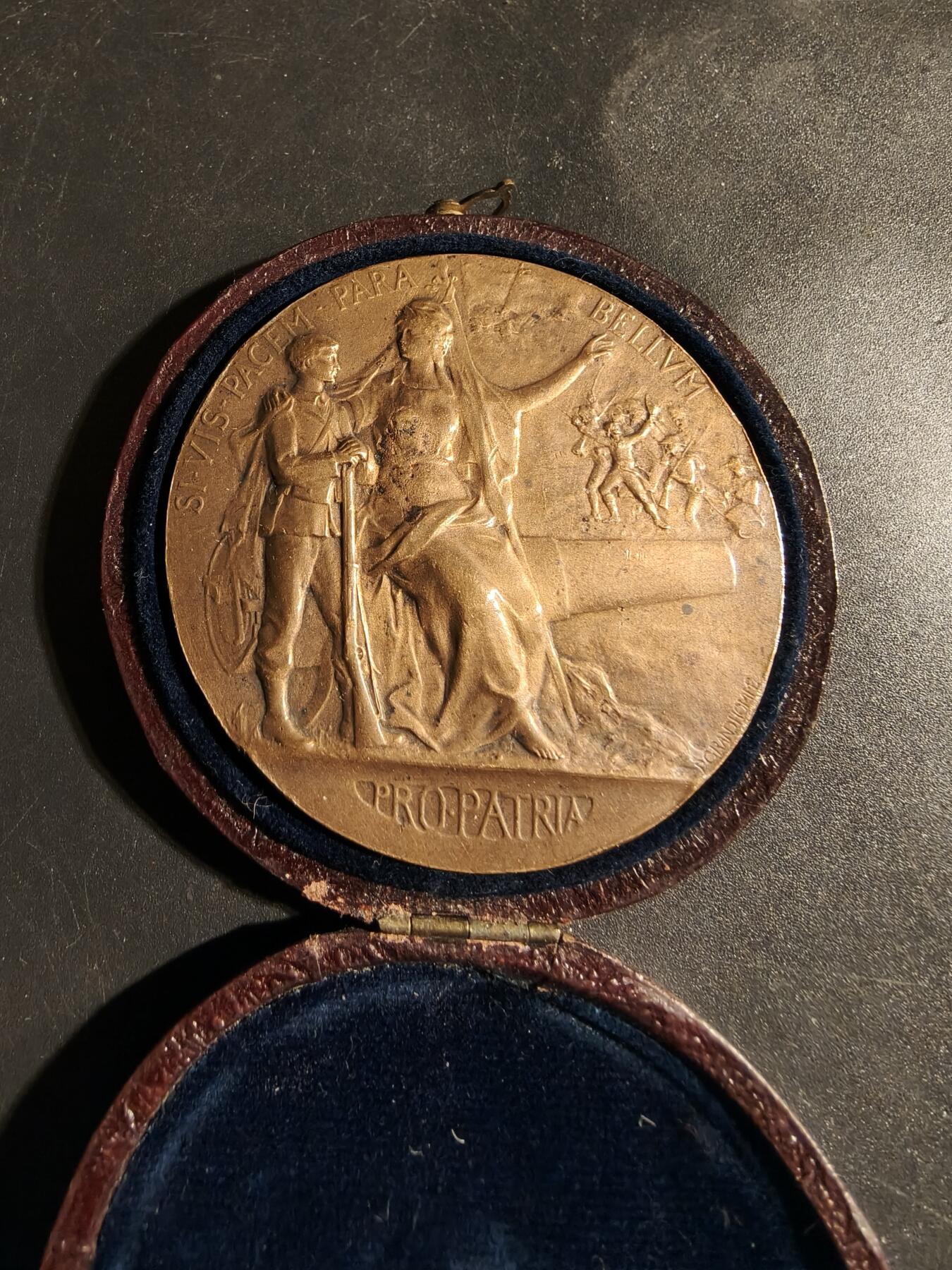 老王徽章第173期 法国战争部军事准备大铜章     原盒     大师Grandhomme作品     直径50mm     重量66.7g