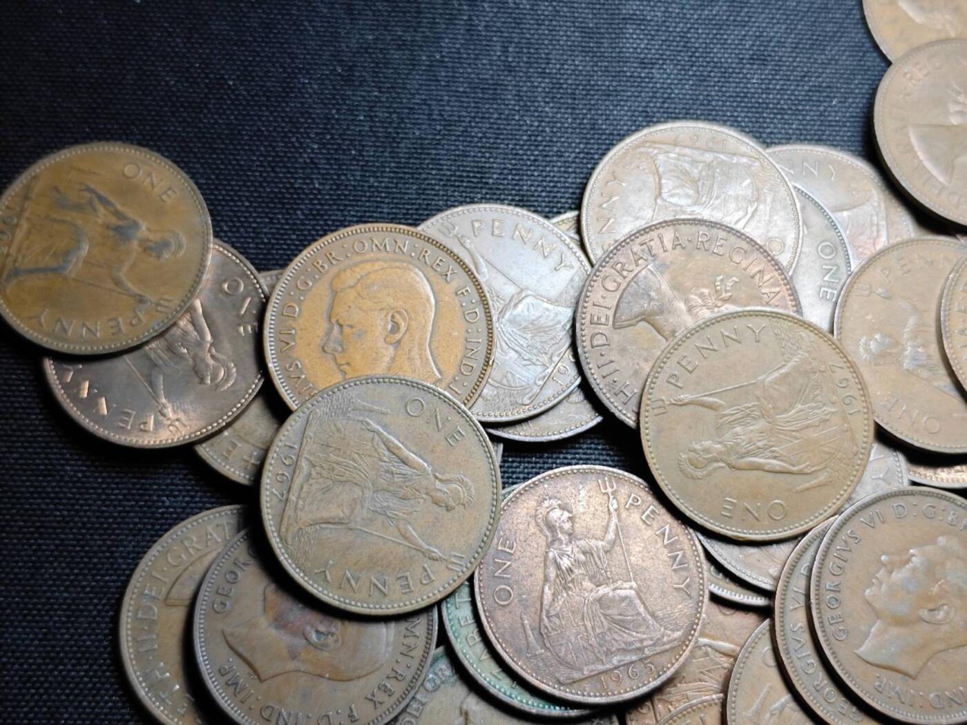 KK钱币收藏小铺 《套币 好品/批量散币专场》  2月预留时间 周末发货  英国1便士铜币一组117枚