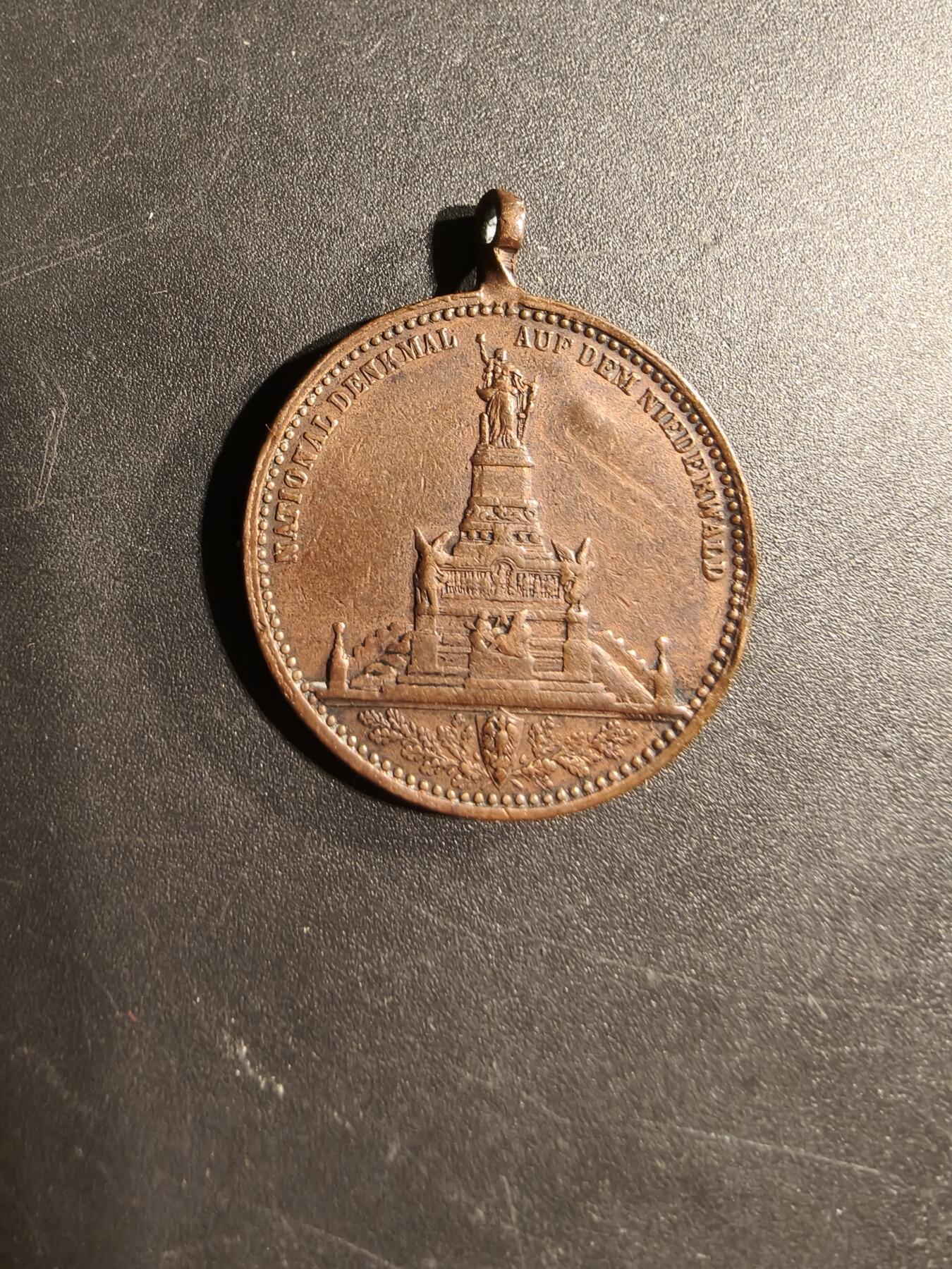 老王徽章第173期 德国吕德斯海姆（Rüdesheim）普法战争胜利纪念碑落成纪念章