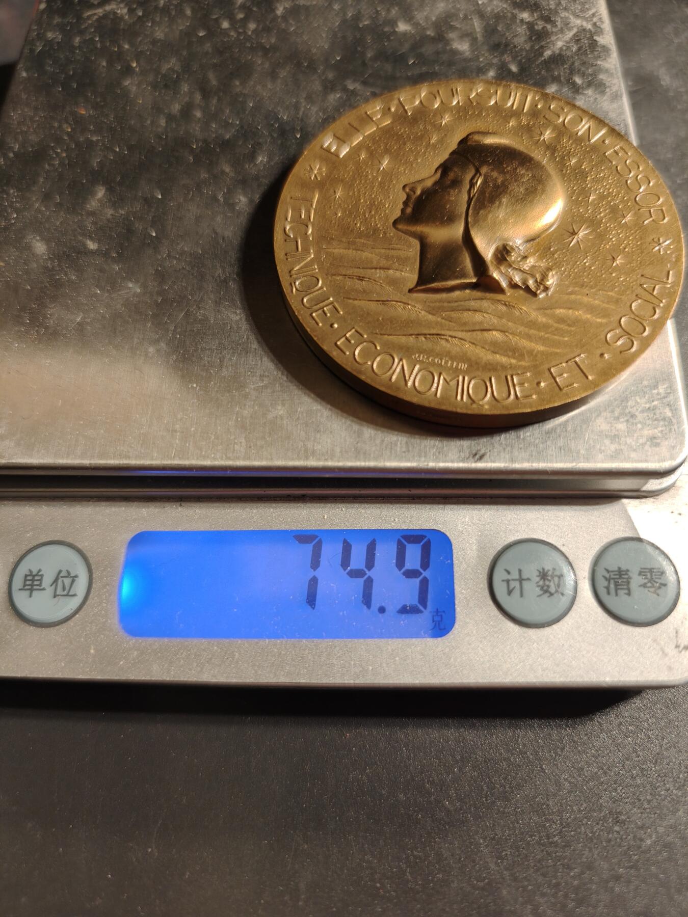 老王徽章第173期 法国国家大西洋航运公司纪念“法国号”邮轮1962年首航大铜章      原盒       直径54mm      重量74.9g 