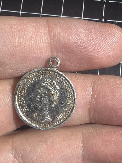 古冰库章牌勋赏收藏0起拍卖 英国女王纪念章 很轻