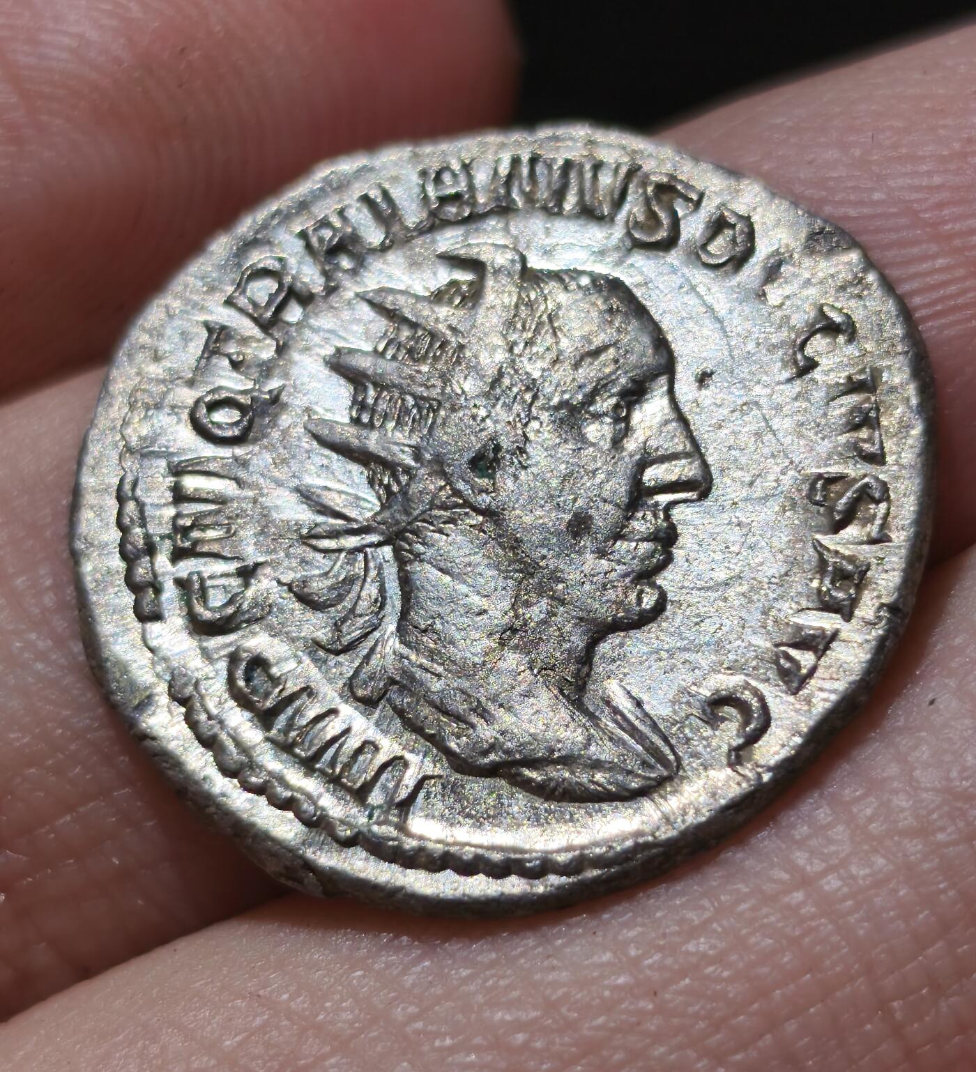 星盘世界钱币2026一月十日新年古典精品大拍 精彩纷呈 精品！罗马帝国 公元249-251年 图拉真·德西乌斯 双第纳尔银币，这一枚的底光非常漂亮，有类似镜面的效果，光度非常强烈