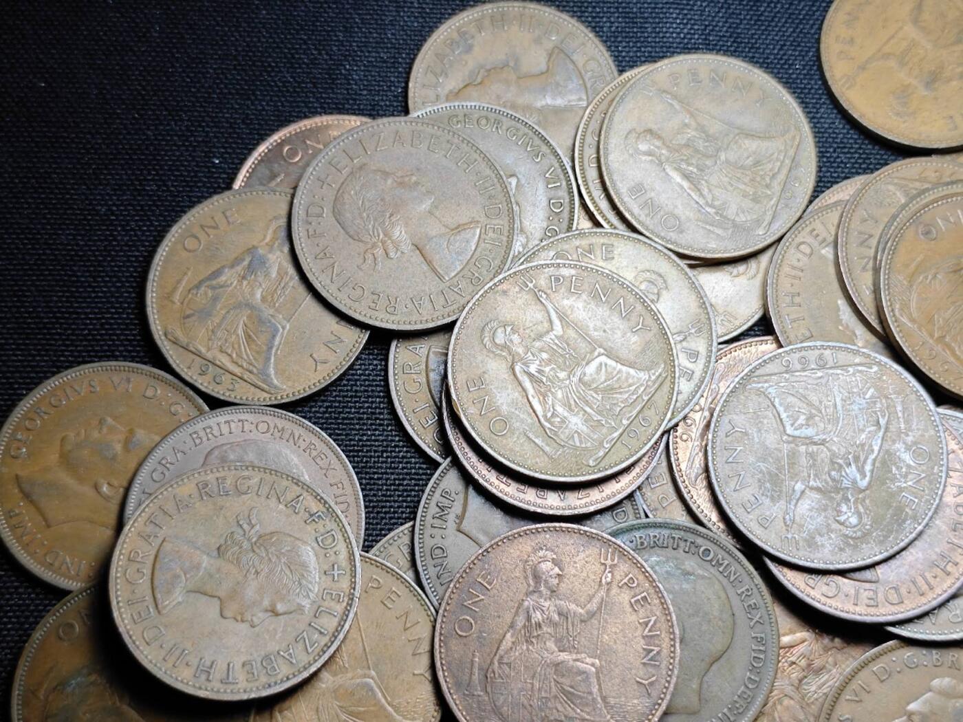 KK钱币收藏小铺 《套币 好品/批量散币专场》  2月预留时间 周末发货  英国1便士铜币一组117枚