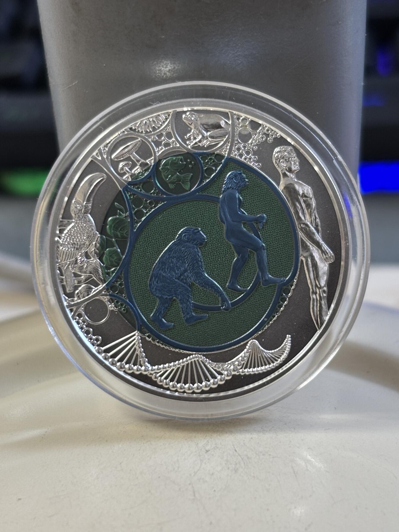 第186期拍卖 奥地利2014年进化论铌银镶嵌双色纪念币，900银998铌，10克/7.15克，