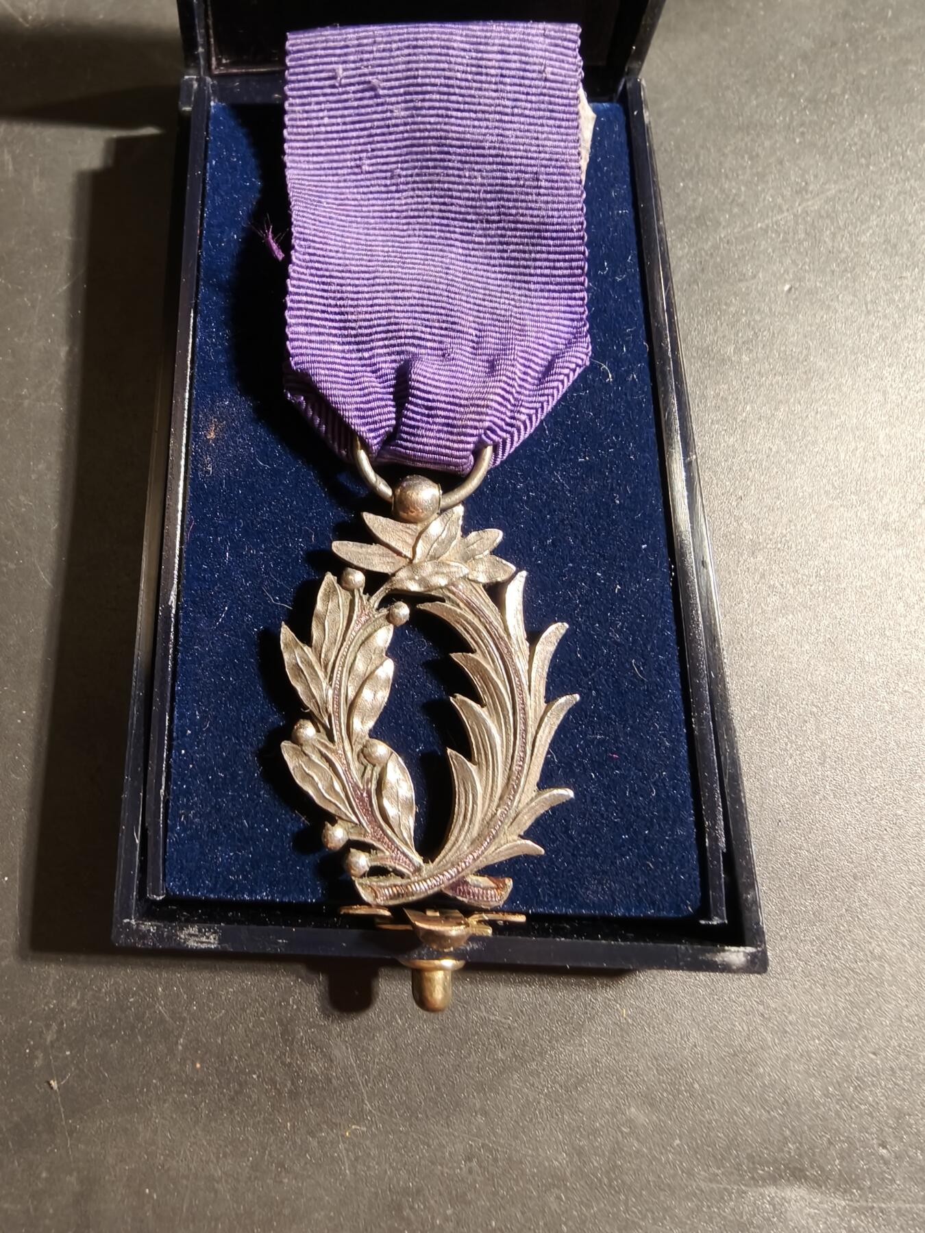 老王徽章第173期 法国骑士级棕榈叶勋章   原盒