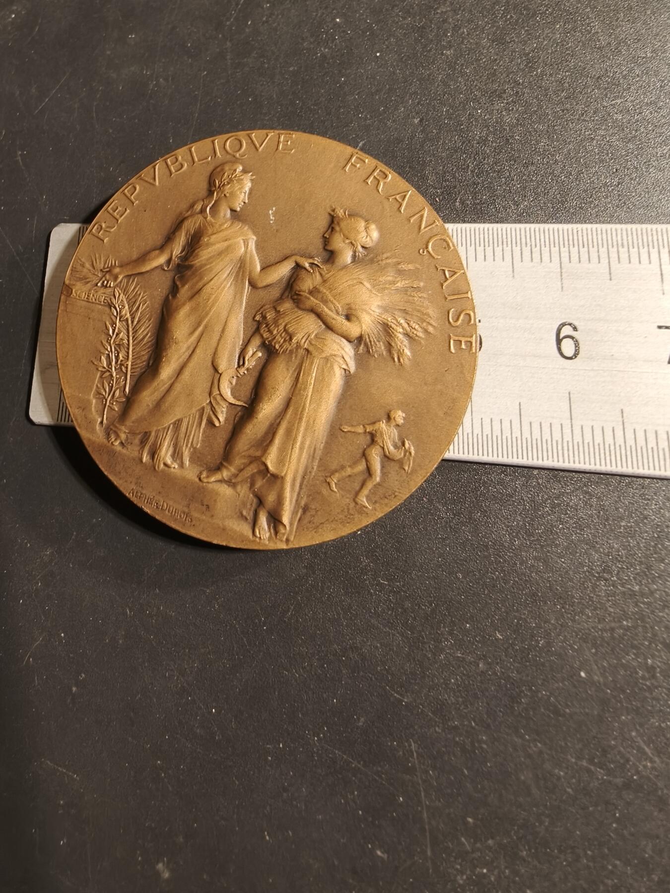 老王徽章第173期 法国农业协会农业竞赛大铜章     原盒    大师阿尔菲·杜布瓦作品     直径50mm      重量61.7g