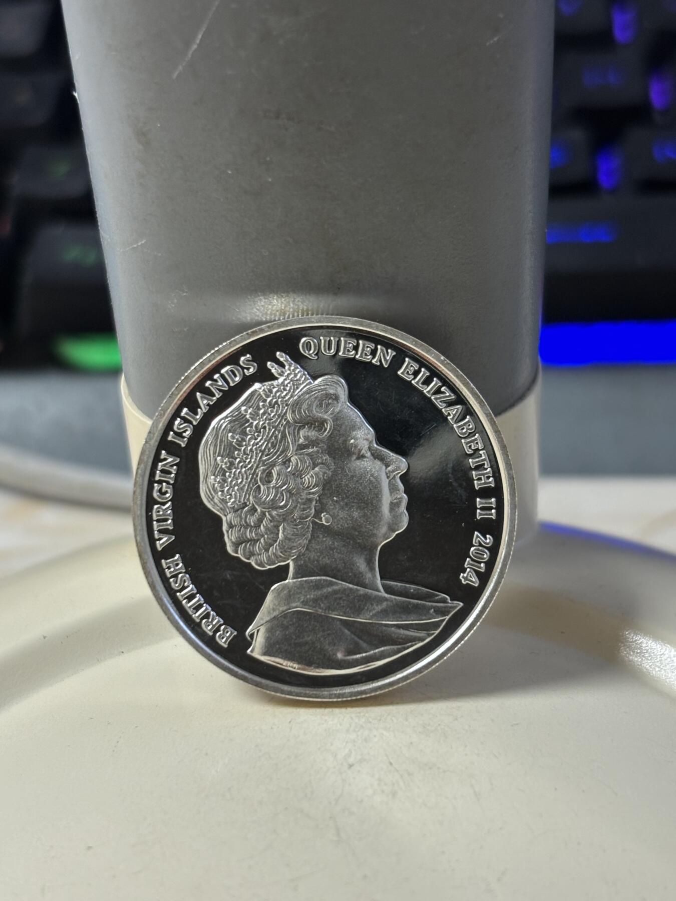 第186期拍卖 维尔京2014年婴儿出生宝宝1/2盎司精制纪念彩色银币，925银，15.55克，发行2014枚，边缘有氧化，没有塑料盒，银价260