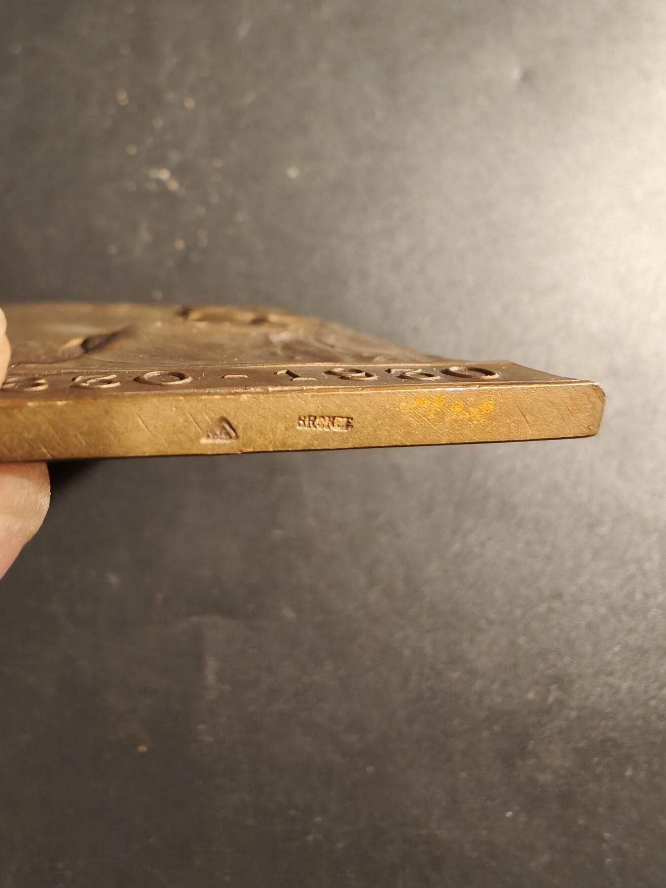 老王徽章第173期 法国伏拉热工厂成立百年方形大铜章     原盒      尺寸42×60mm     重量67.8g