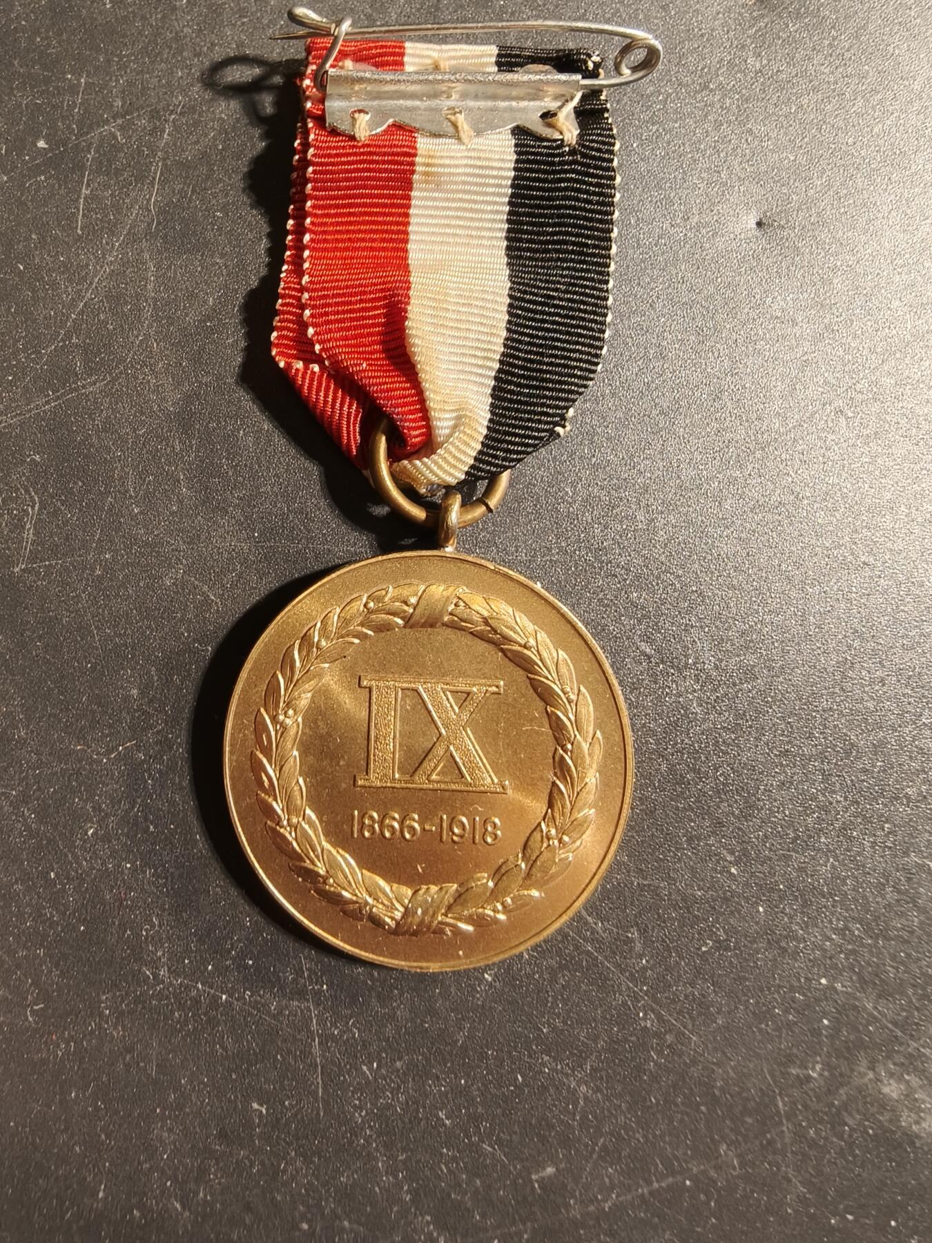 老王徽章第173期 德国普鲁士第9军团1866-1918纪念章     纪念该军团在普鲁士统一战争（1866年）和第一次世界大战（1914-1918年）期间的杰出表现