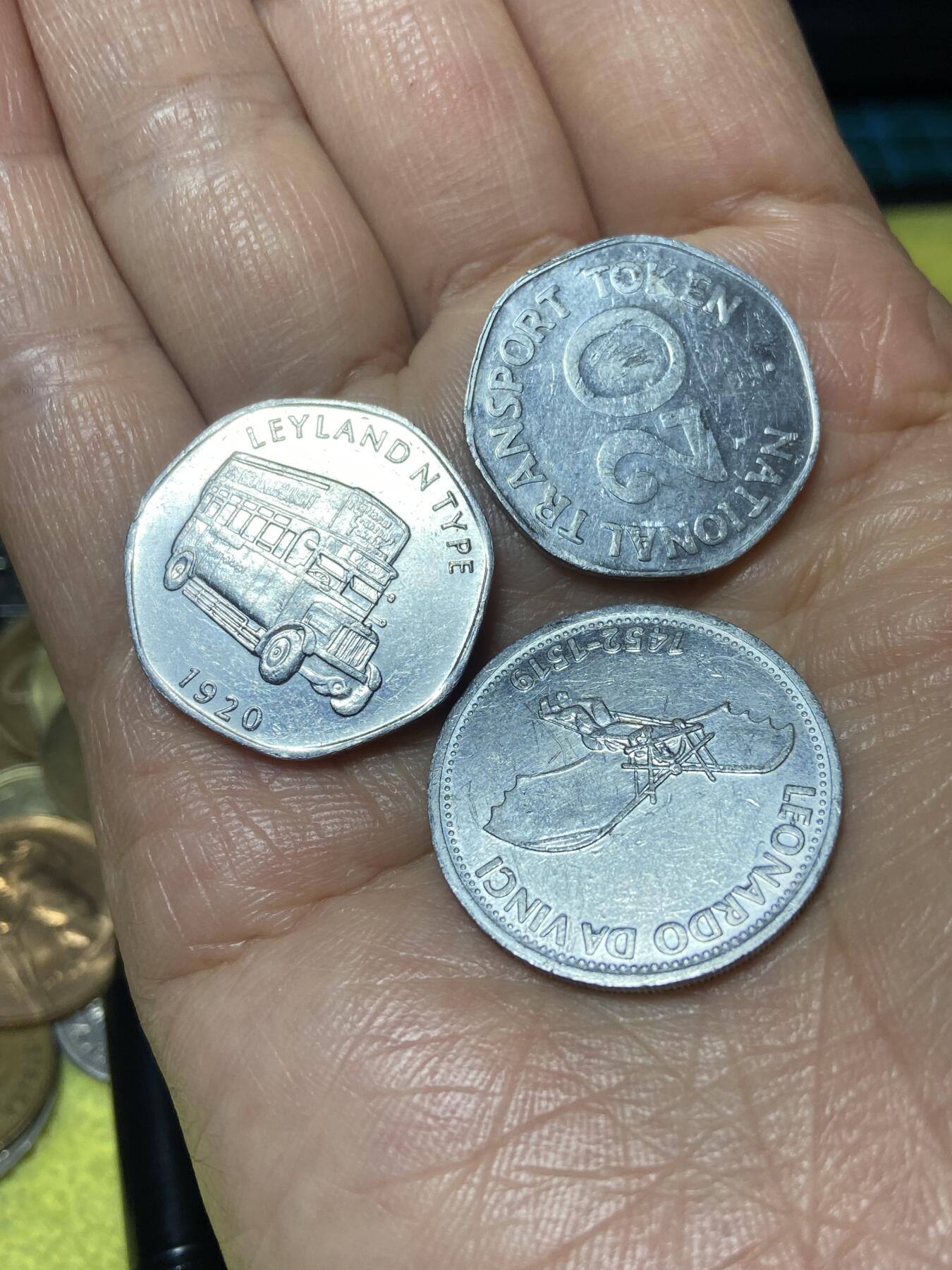 2026年第二场(总第一百七十一场）外国好品散币场(免佣金) 英国🇬🇧公交代币2枚，壳牌纪念章1枚