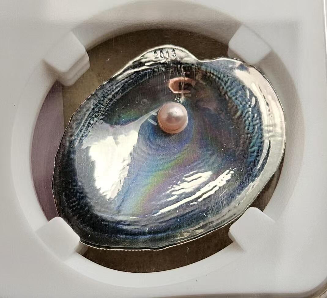 ❤️【币观天下】❤️ 第337期钱币拍卖- 2026.1.2周五晚上6点半场-长期征集拍品 帕劳2013年玉蚌含珠幻彩银币信泰评级币带证书