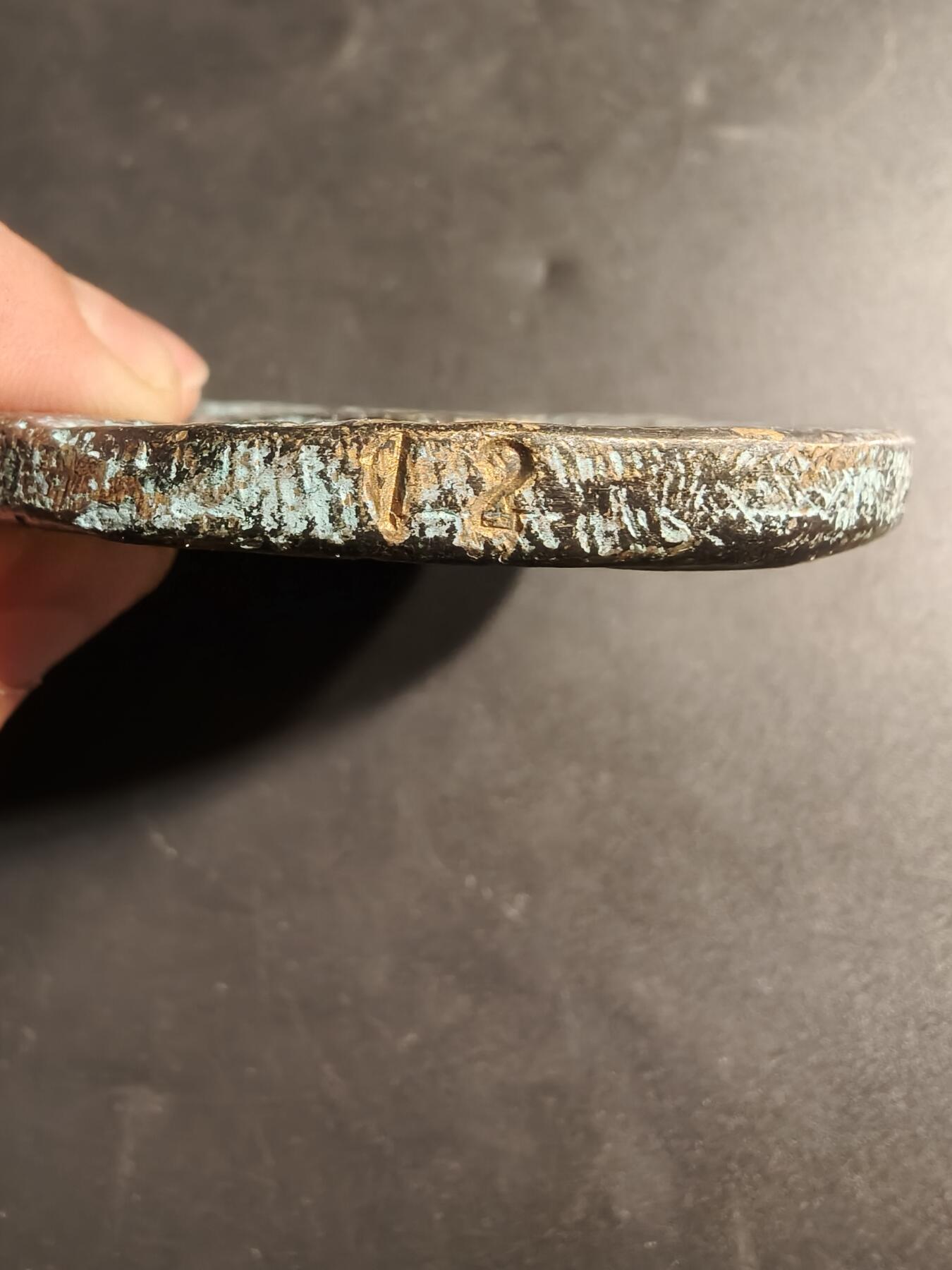 老王徽章第173期 葡萄牙最后一任独裁总理马尔塞洛·卡埃塔诺大铜章     直径80mm    重量267.2g     该章编号72