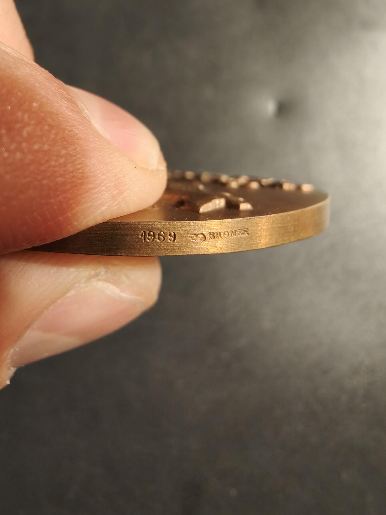 老王徽章第173期 法国上塞纳省议会大铜章     直径59mm     重量106g