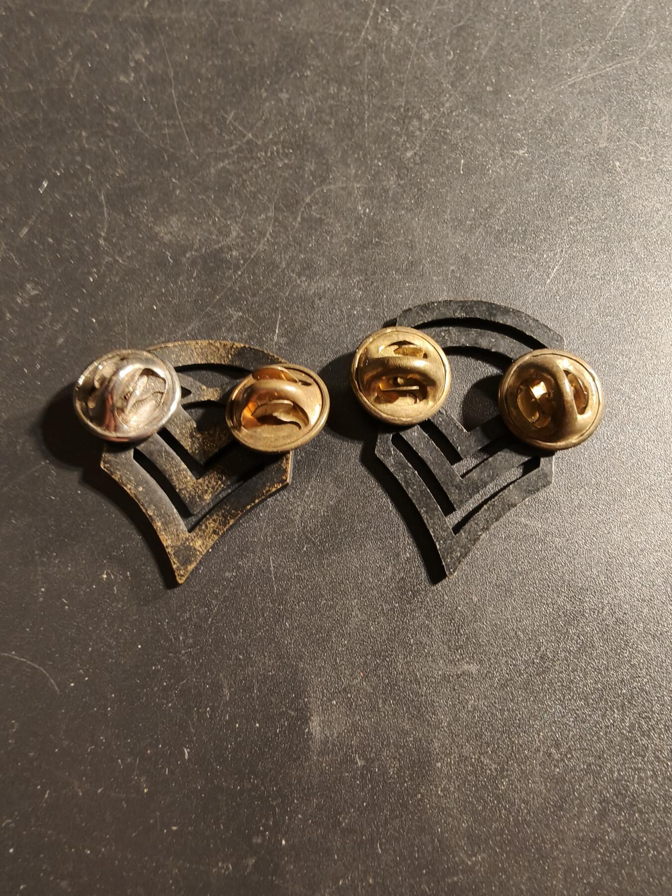 老王徽章第173期 美国陆军参谋军士+下士金属军衔一组