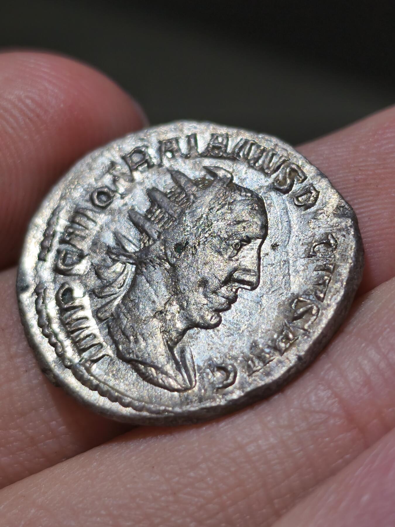 星盘世界钱币2026一月十日新年古典精品大拍 精彩纷呈 精品！罗马帝国 公元249-251年 图拉真·德西乌斯 双第纳尔银币，这一枚的底光非常漂亮，有类似镜面的效果，光度非常强烈