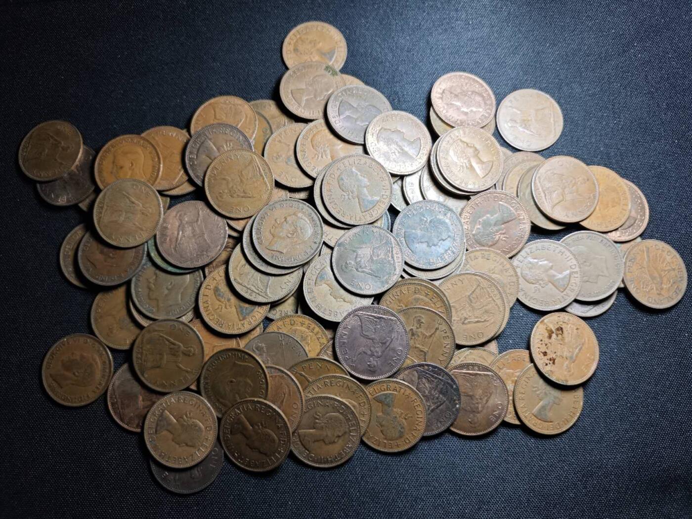 KK钱币收藏小铺 《套币 好品/批量散币专场》  2月预留时间 周末发货  英国1便士铜币一组117枚