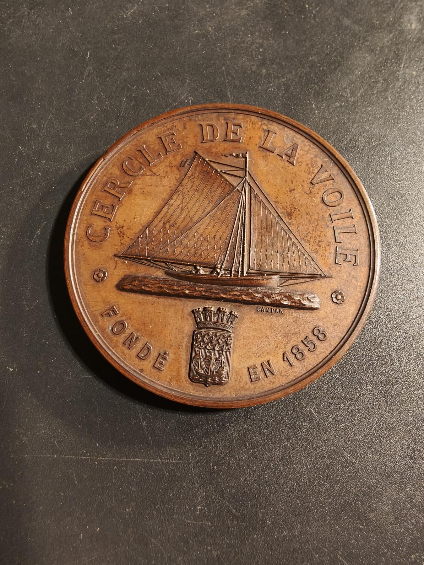 老王徽章第173期 法国1858年巴黎帆船俱乐部大铜章    Cuivre铜标    直径50mm     重量63.4g