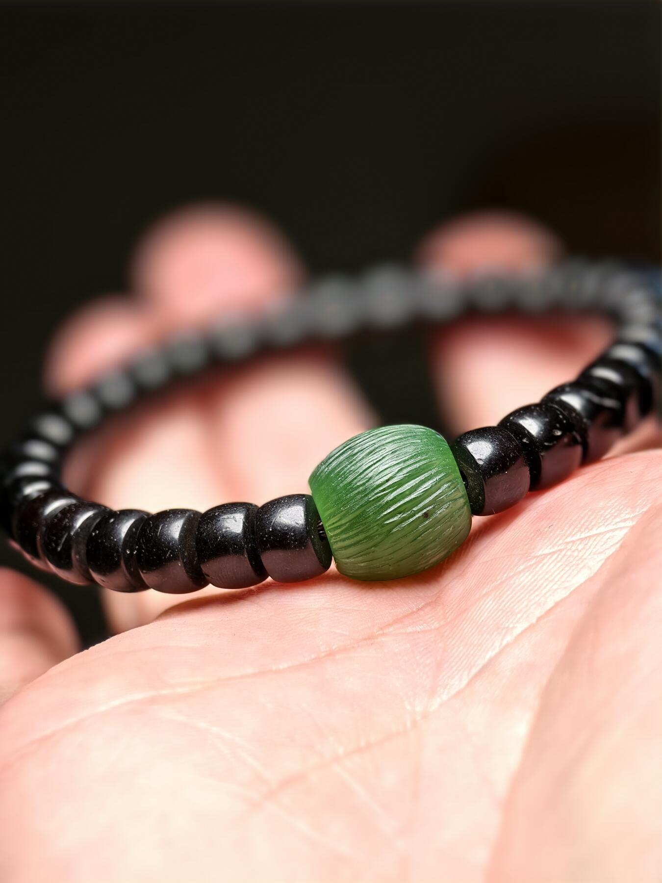 抚柳草堂-第五期章牌钱币（元旦欢庆场） 奖章勋章限时免佣 满百包邮 放漏专场 猴头纹和田碧玉配印尼金椰蒂  侘寂风私人定制款手作 和田碧玉13.5mm左右 椰蒂8*5mm 店主手做只此一条 所有材质皆永久保真