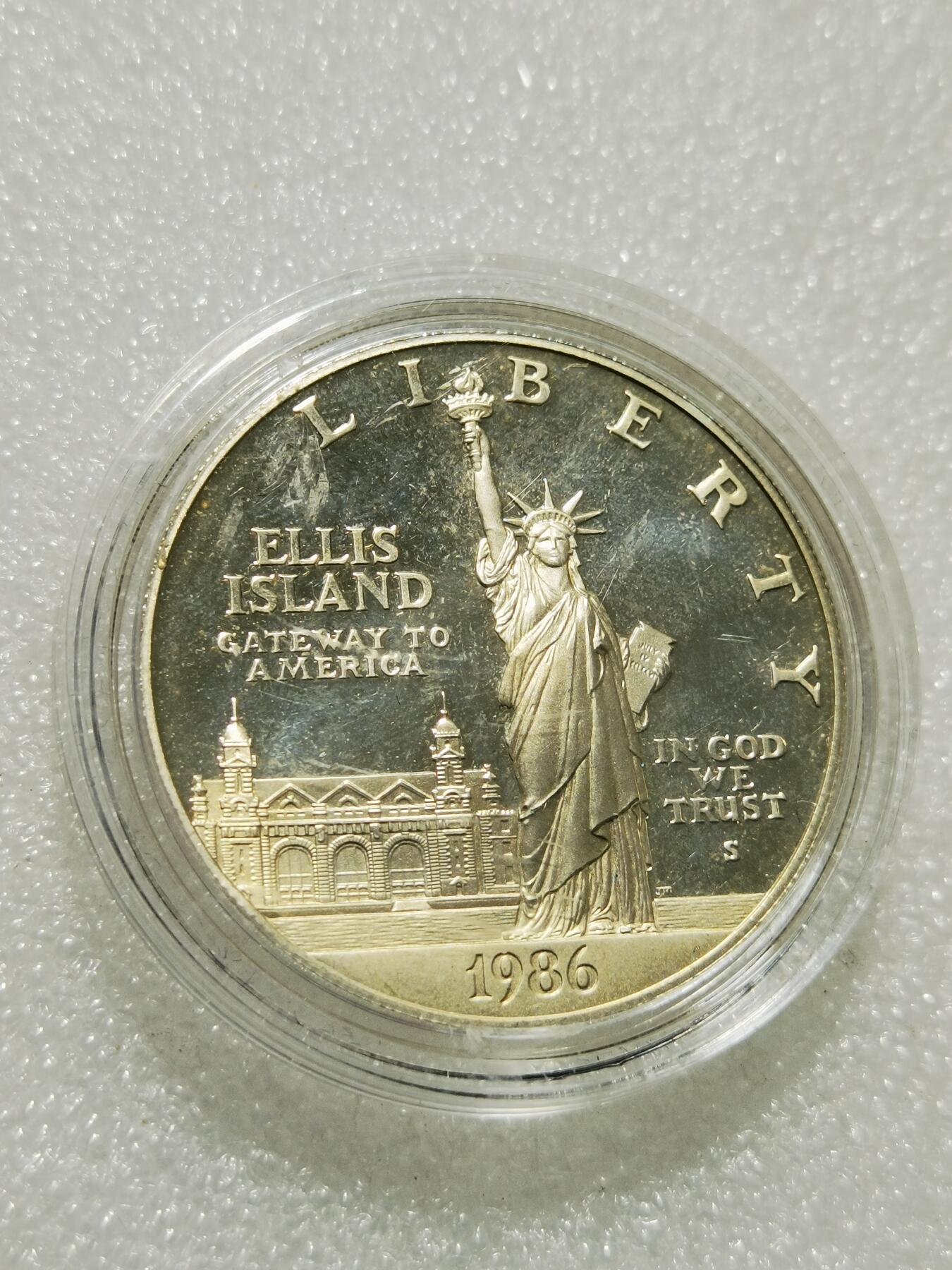 天下钱庄专场欢迎参拍 1986年美国自由女神像落成纪念银币，1美元面值。银含量90%，重约26.73克