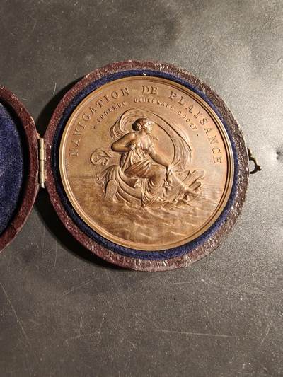 老王徽章第173期 - 法国戛纳游艇俱乐部大铜章     原盒      直径50mm     重量58.6g