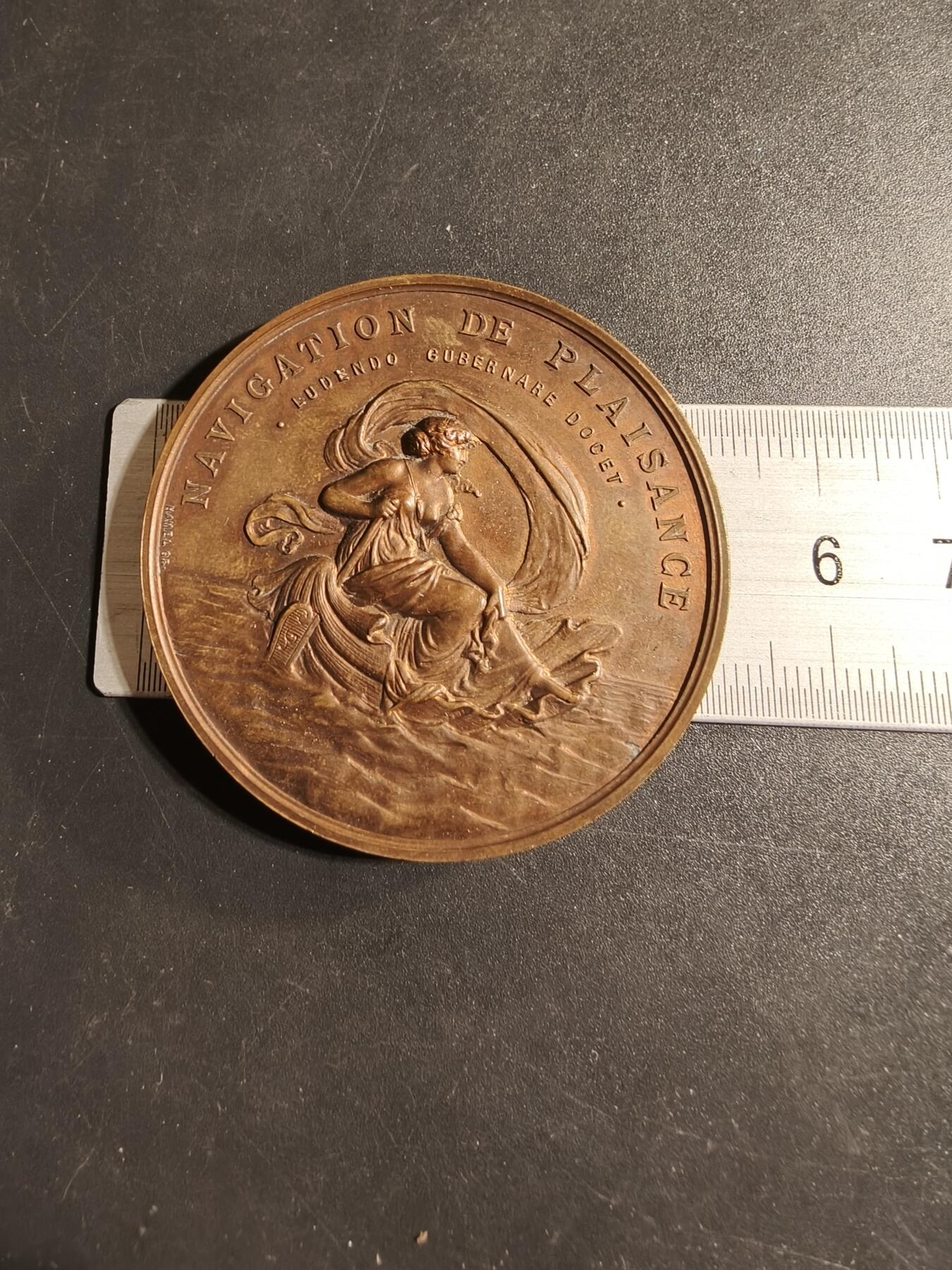 老王徽章第173期 法国戛纳游艇俱乐部大铜章     原盒      直径50mm     重量58.6g