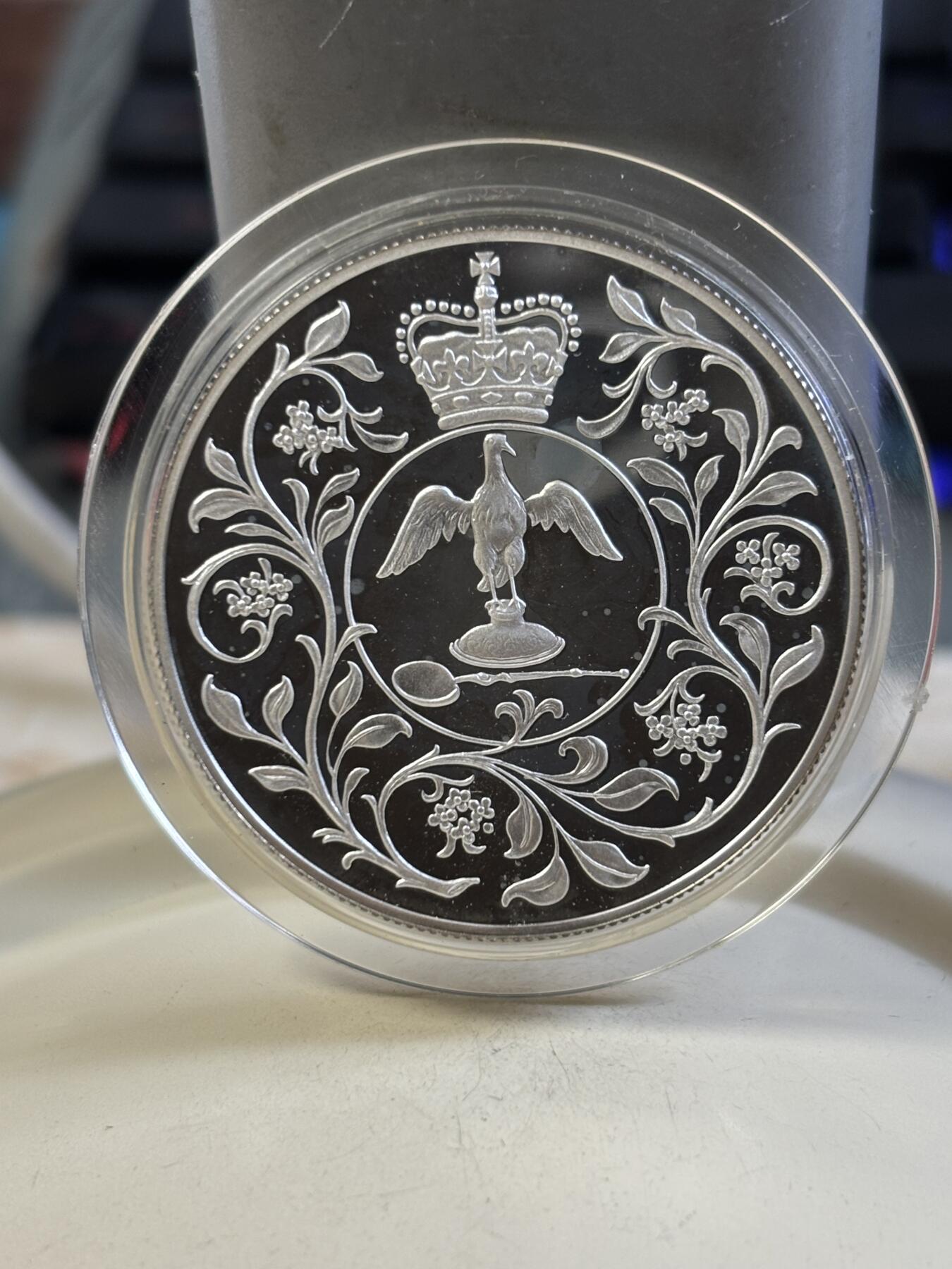 第186期拍卖 英国1977年伊丽莎白二世登基25周年精制28.28克纪念银币自然氧化【银价468】