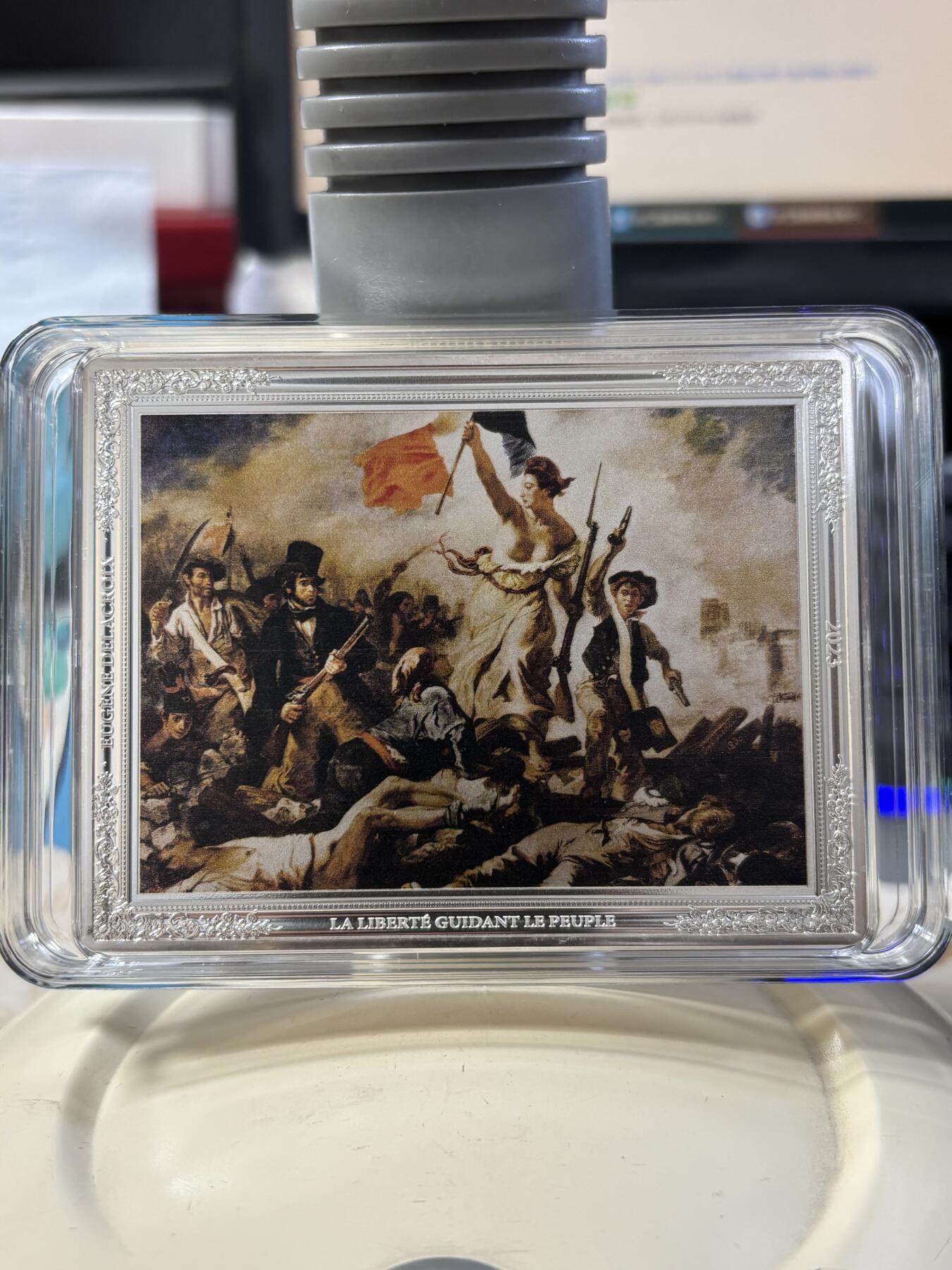 第186期拍卖 法国2023年卢浮宫杰作自由引导人民500克彩色银币，999银，500克，编号096