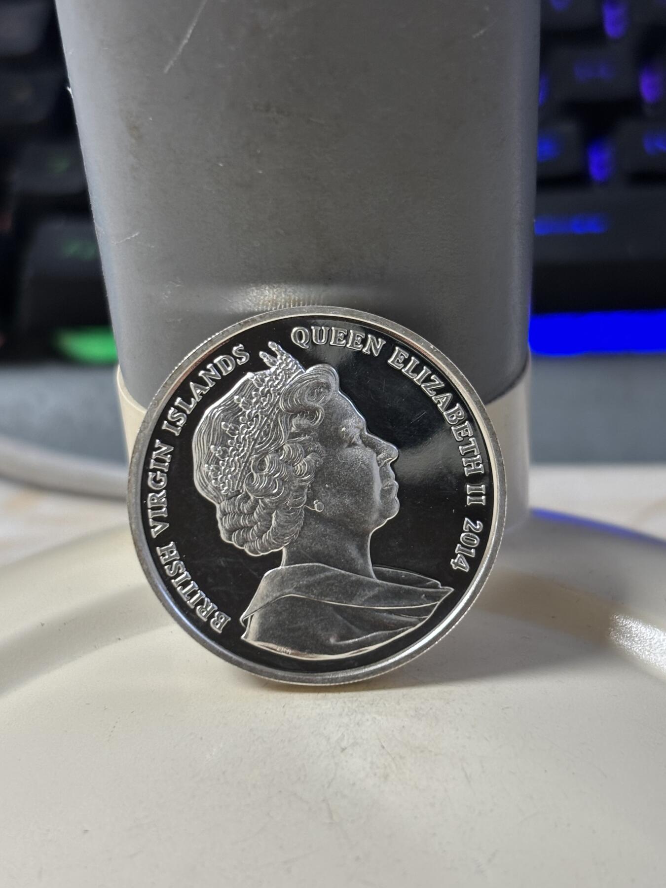 第186期拍卖 维尔京2014年婴儿出生宝宝1/2盎司精制纪念彩色银币，925银，15.55克，发行2014枚，边缘有氧化，没有塑料盒，银价260