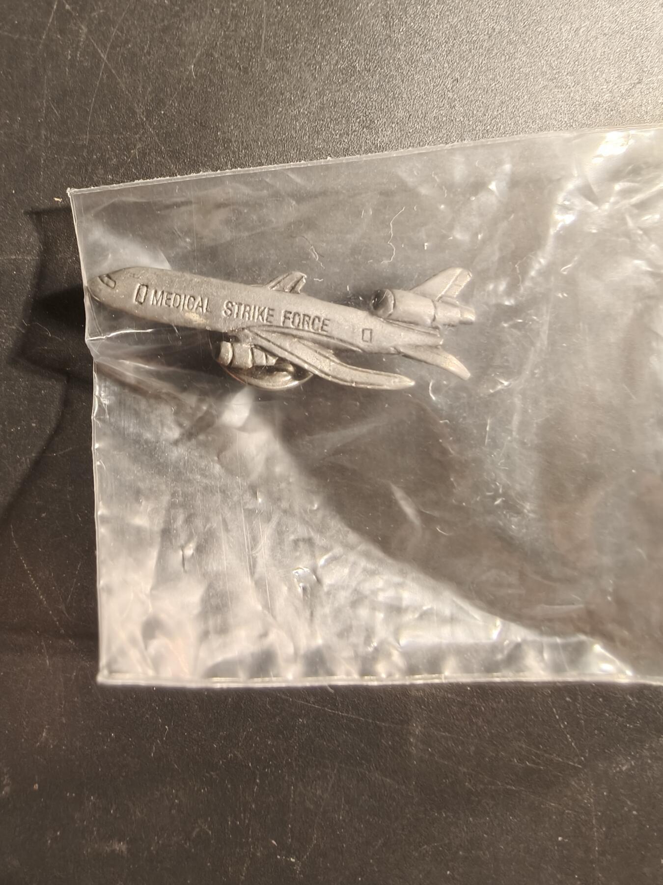 老王徽章第173期 没看空军DC-10飞机证章