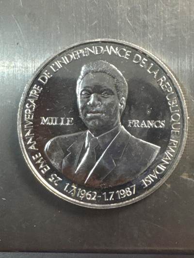 ❤️【币观天下】❤️ 第337期钱币拍卖- 2026.1.2周五晚上6点半场-长期征集拍品 - 卢旺达1989年100法郎国家银行成立25周年1盎司大银币