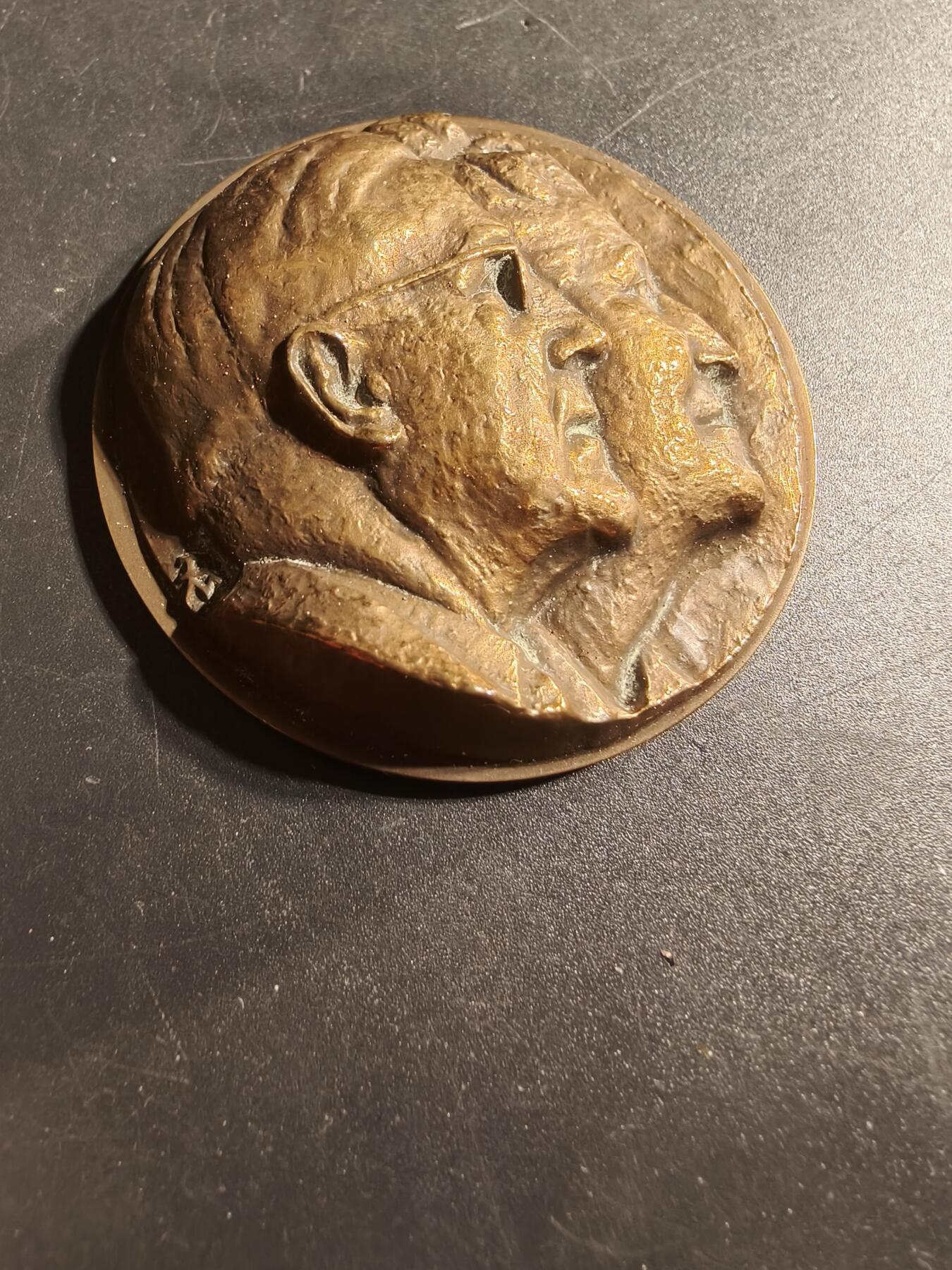 老王徽章第173期 法国高浮雕大铜章    E. Moench 先生和夫人，阿尔萨斯ALSA 酵母的创始人      原盒      直径56mm     重量157.5g