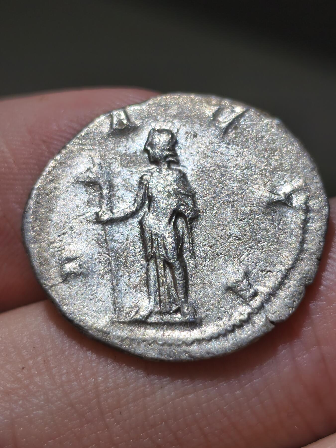 星盘世界钱币2026一月十日新年古典精品大拍 精彩纷呈 精品！罗马帝国 公元249-251年 图拉真·德西乌斯 双第纳尔银币，这一枚的底光非常漂亮，有类似镜面的效果，光度非常强烈