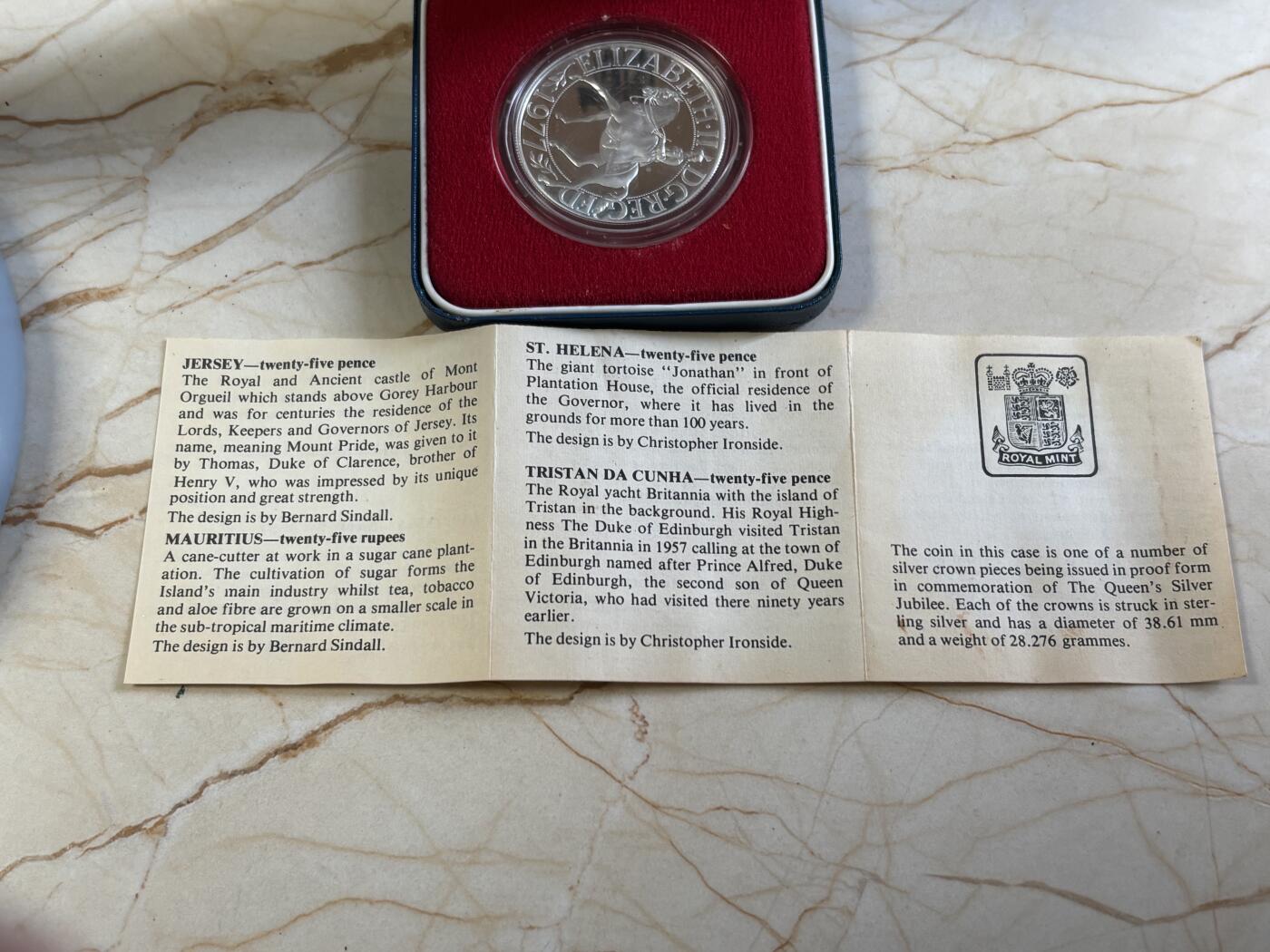 第186期拍卖 英国1977年伊丽莎白二世登基25周年精制28.28克纪念银币自然氧化【银价468】