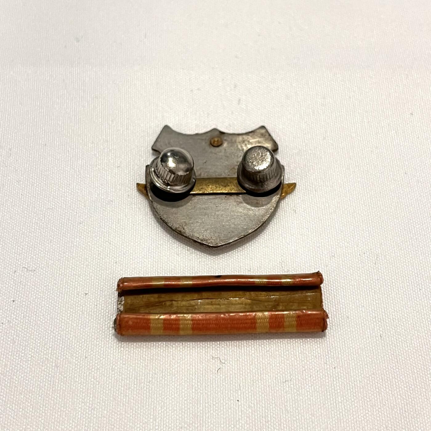 韵星假日拍卖第三十四期 -- Rimey Holidays Auction 34 国防部荣誉军人证章，带略章