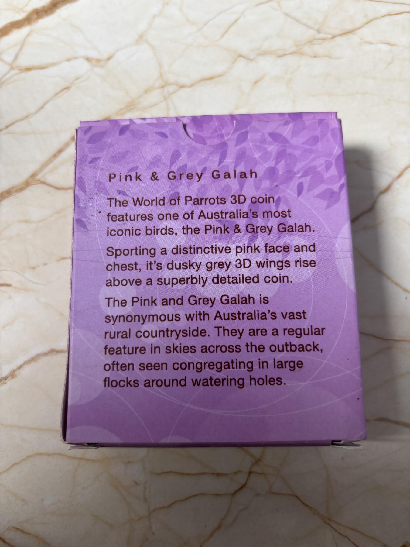 第186期拍卖 库克2017年3D立体展翅飞翔系列粉灰色凤头鹦鹉银币，925银，20克，发行2500枚