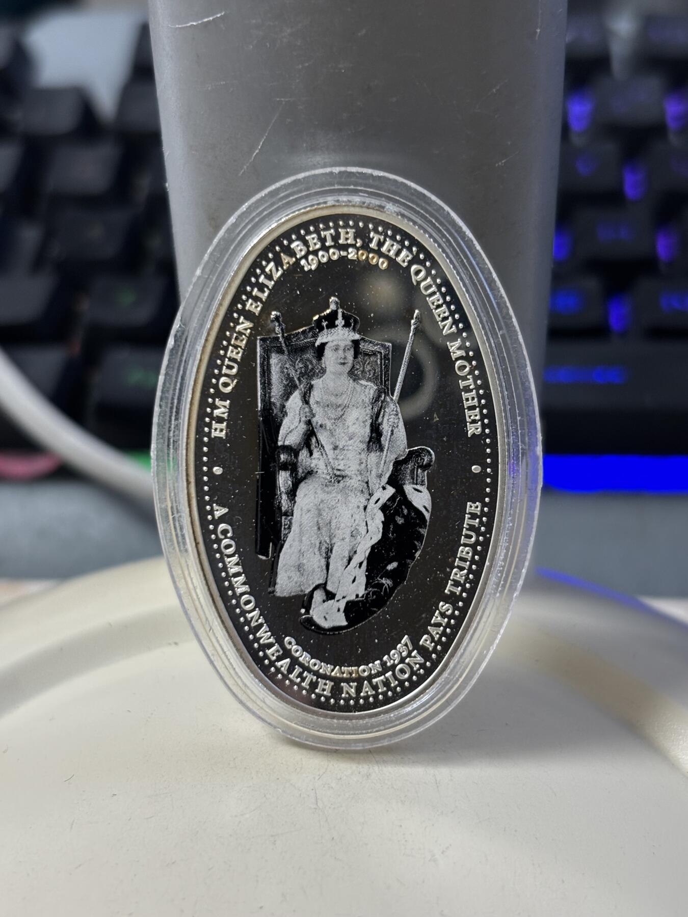 第186期拍卖 赞比亚2000年女王母亲肖像彩色纪念银币3枚套，925银，20克*3，银价999，有瑕疵