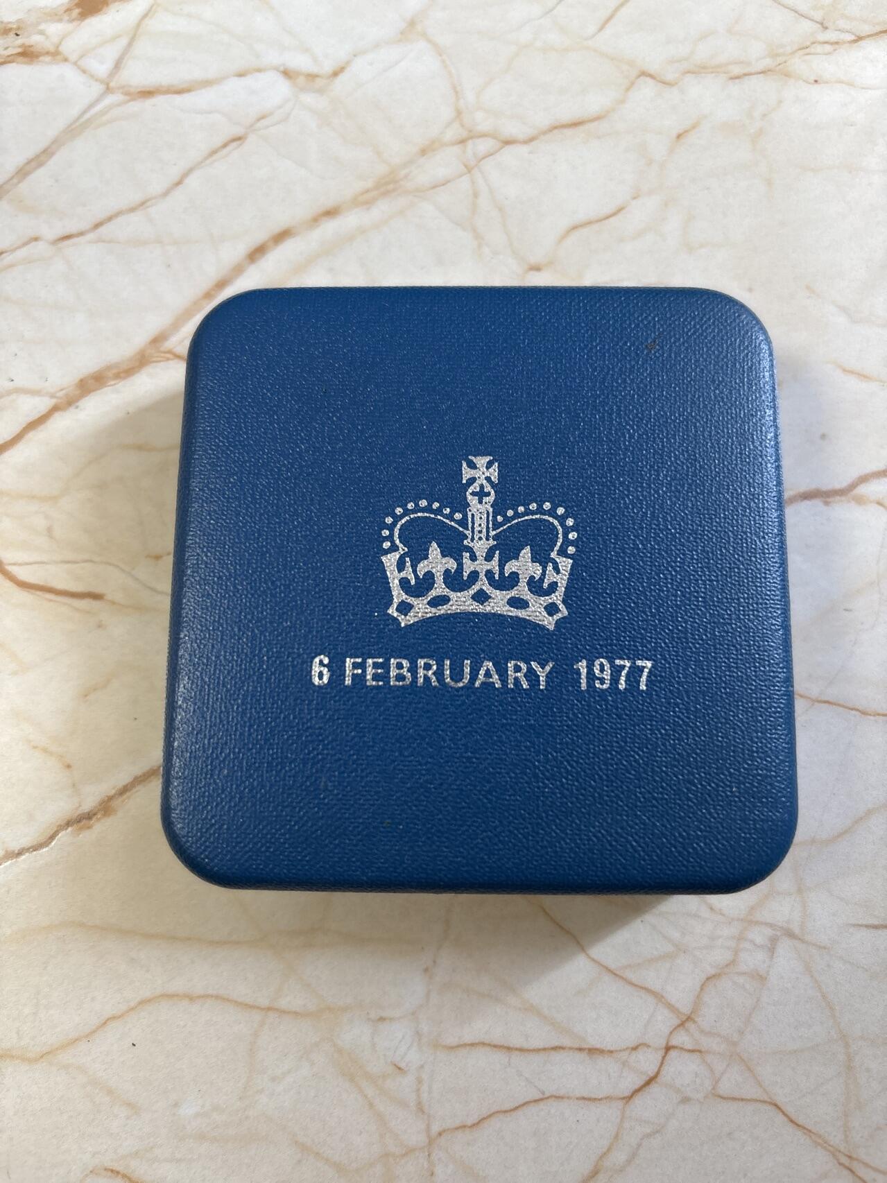 第186期拍卖 英国1977年伊丽莎白二世登基25周年精制28.28克纪念银币自然氧化【银价468】