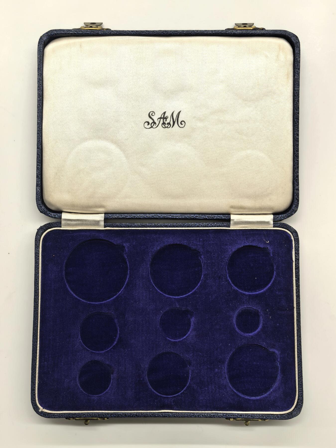 博洋堂“岁启嘉年”2026新年精品大拍专场暨第155期（全场包邮） NGC PF65-68 英属南非1960年议会成立50周年纪念套币 伊丽莎白二世 5先令~1/4便士 6银3铜 南非最后一套青年女王肖像精制套币 次年改为10进制版本 全套难得高分好品相 铜币尤为出彩 呈现媲美出厂的纯正紫铜原光 品相被严重低估 原配绒布盒完整保存 全套集齐 无需费力凑配 套币藏家不容错过