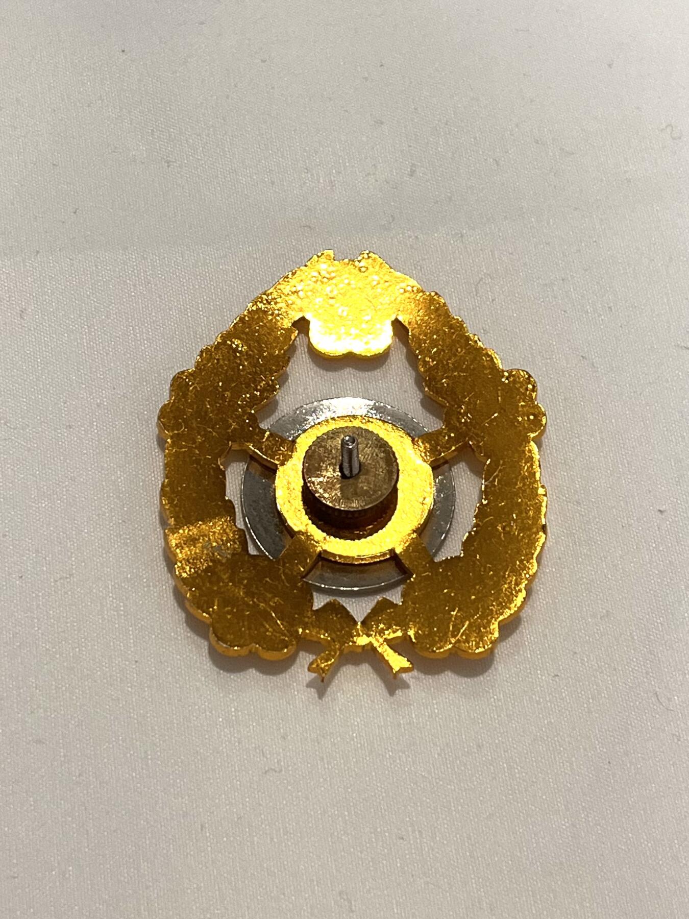 韵星假日拍卖第三十四期 -- Rimey Holidays Auction 34 国军陆军大型珐琅帽徽一枚