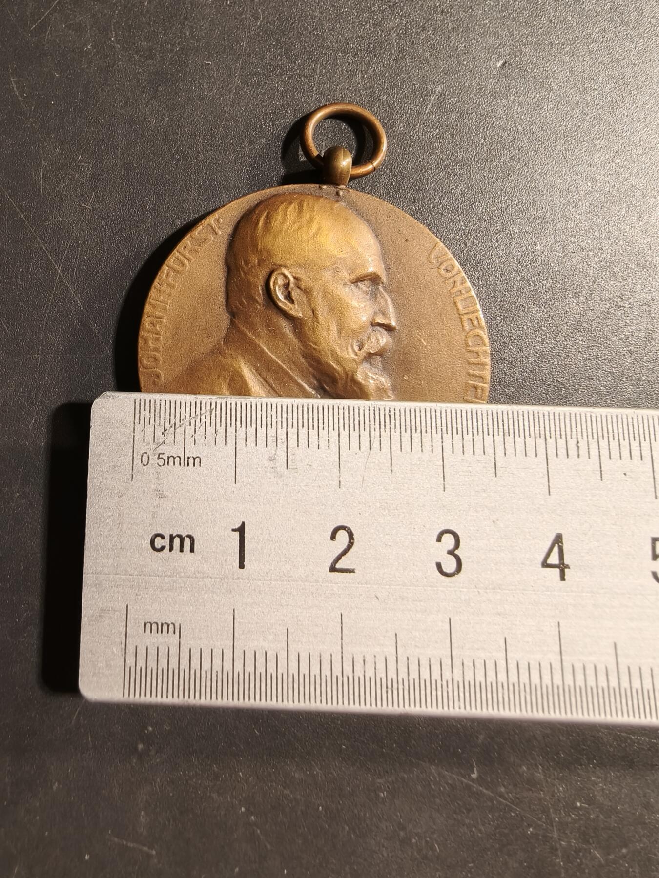 老王徽章第173期 列支敦士登亲王约翰一世执政50周年纪念章      直径36mm     重量26.1g