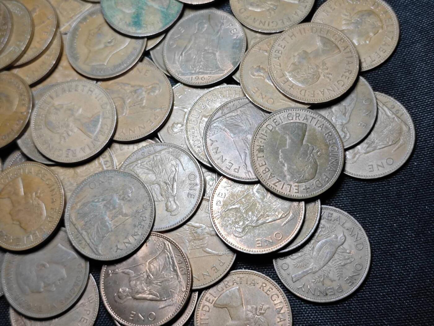 KK钱币收藏小铺 《套币 好品/批量散币专场》  2月预留时间 周末发货  英国1便士铜币一组117枚