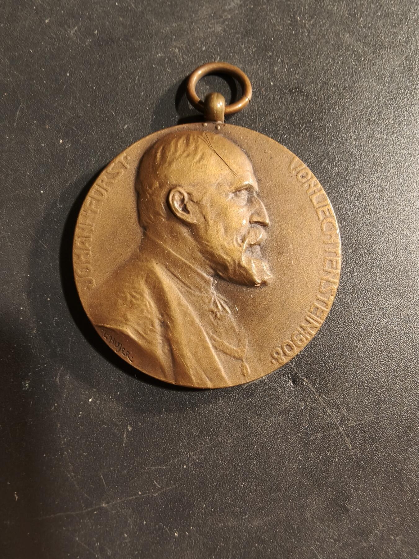 老王徽章第173期 列支敦士登亲王约翰一世执政50周年纪念章      直径36mm     重量26.1g