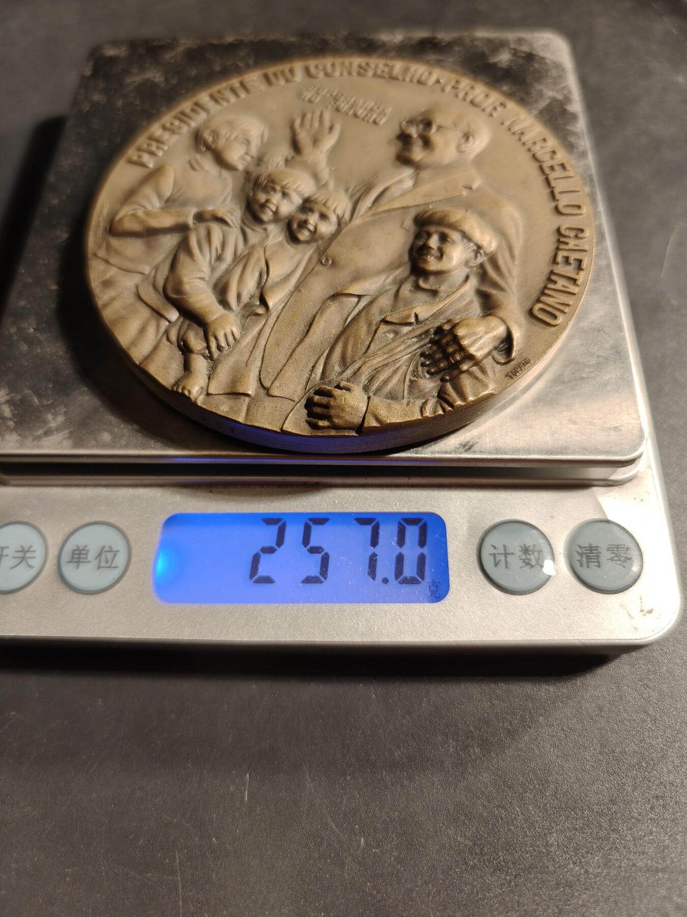 老王徽章第173期 葡萄牙1969纪念波尔多市的共和统治大铜章    该章编号254     直径80mm     重量257g