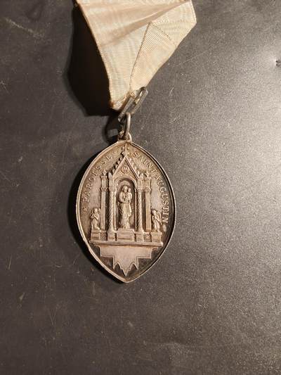 老王徽章第173期 - 法国天主教会圣母玛利亚儿童会大银章    950银    48×28mm     重量21.4g