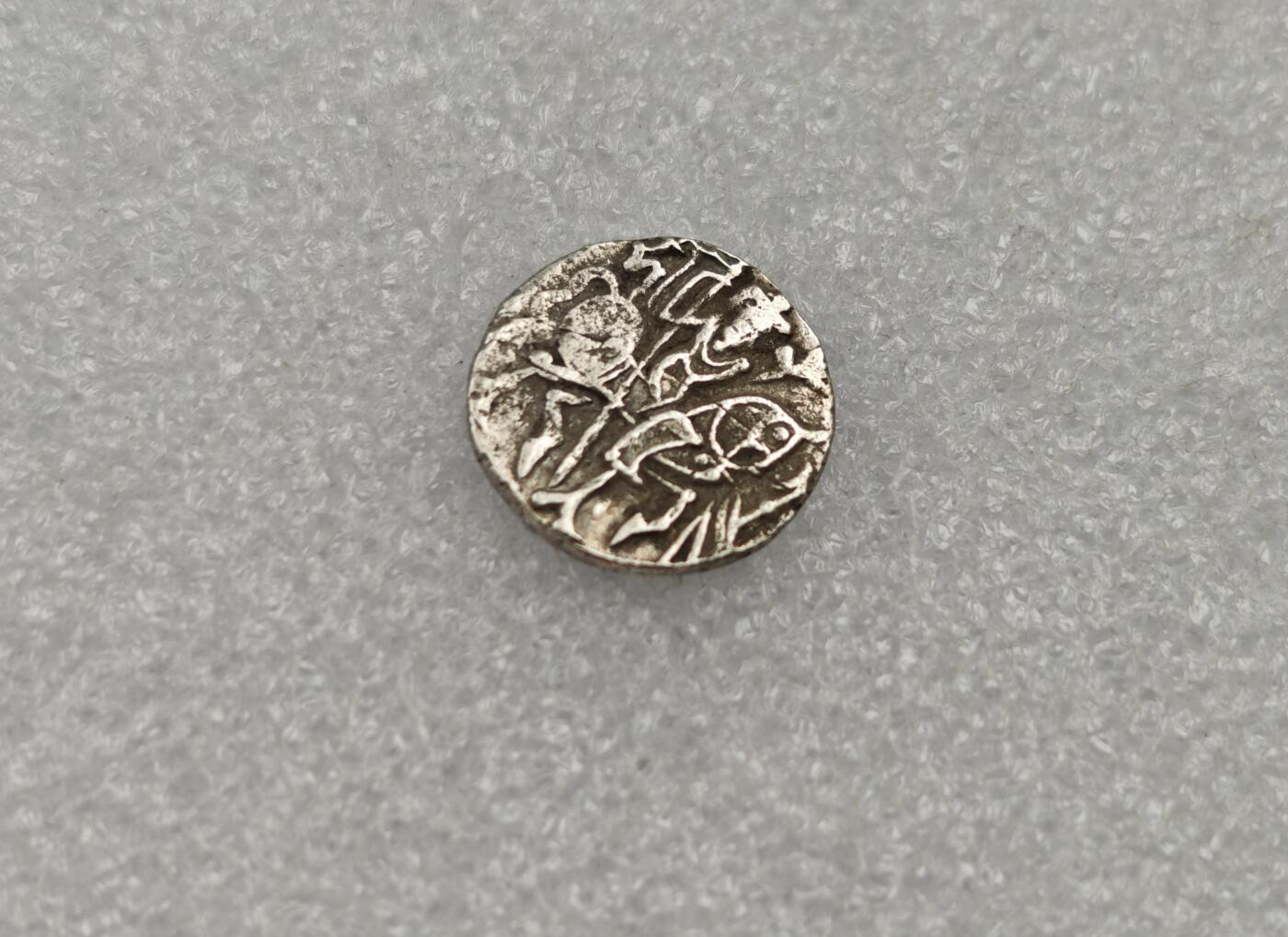 瓶子🏺第223期拍卖会  公元800年沙希王朝牛瘤骑士打制银币