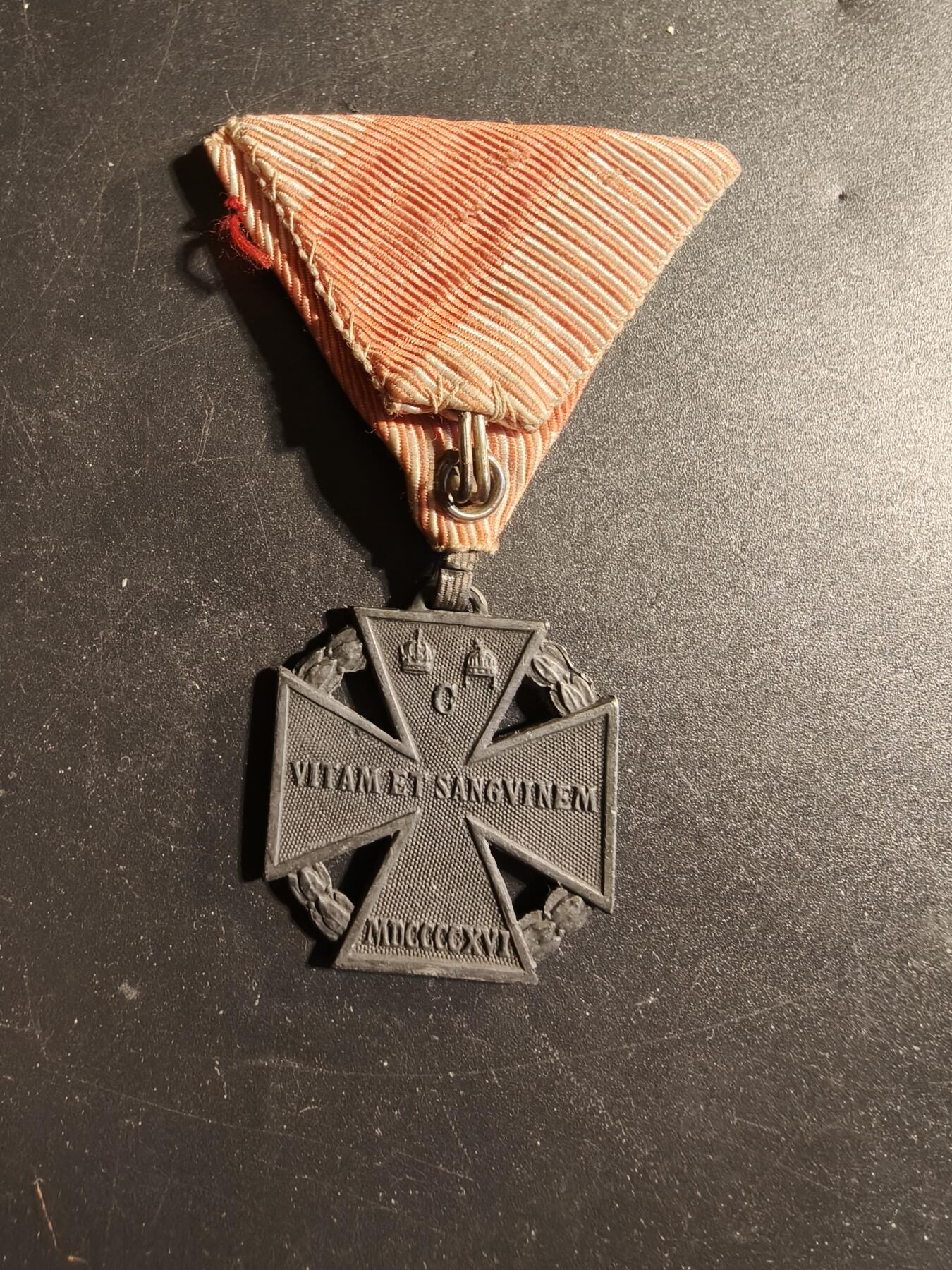 老王徽章第173期 奥匈帝国一战卡尔军团奖章