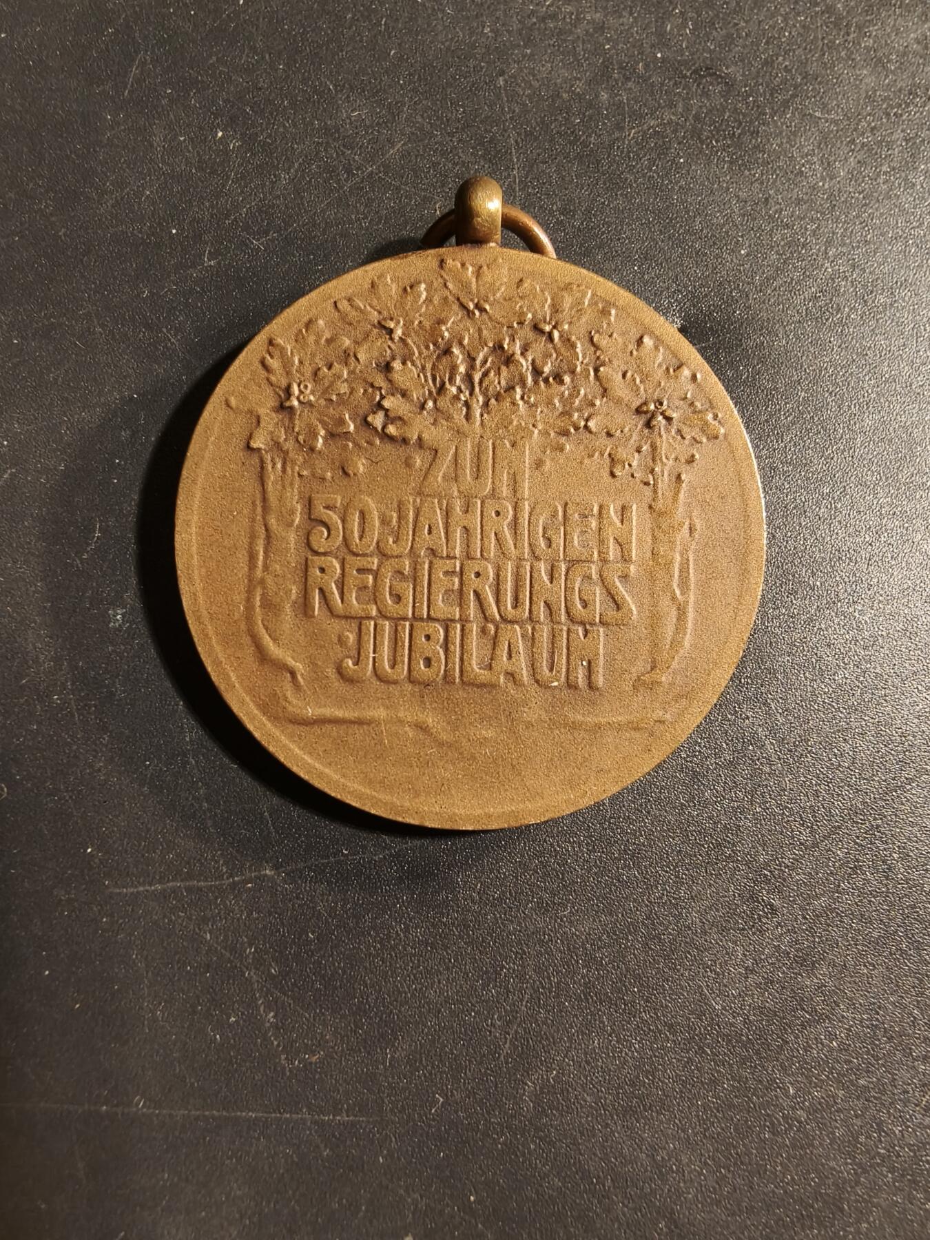 老王徽章第173期 列支敦士登亲王约翰一世执政50周年纪念章      直径36mm     重量26.1g